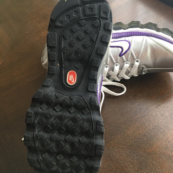 NIKE - Picture 3 of 3